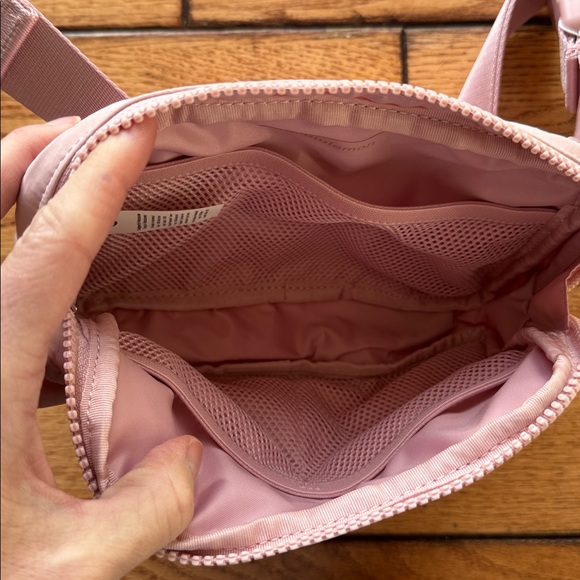 NWT Lululemon Everywhere Belt Bag Large With Long Strap 2L Pink Haze Lightweight - Picture 9 of 14